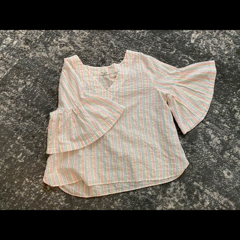 Fun Light Summer Top! - Picture 2 of 5